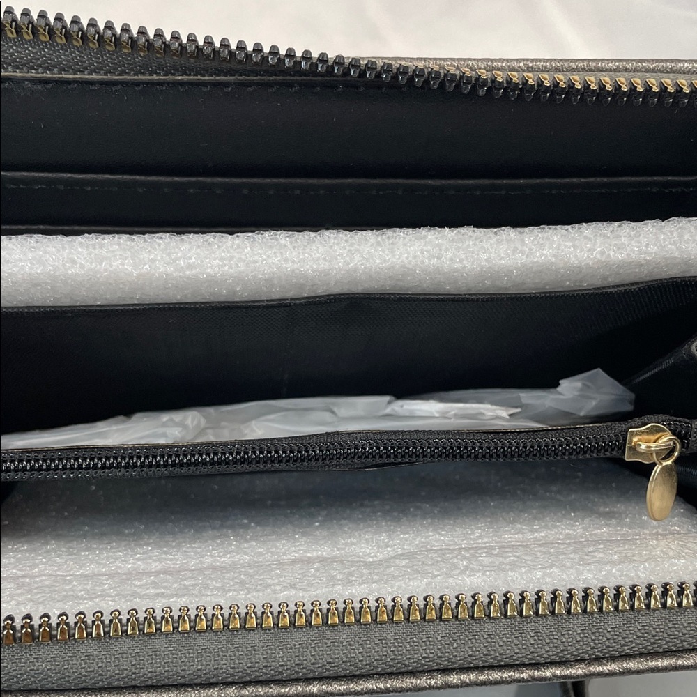 Chic Black Leather Wristlet Wallet - Picture 6 of 8